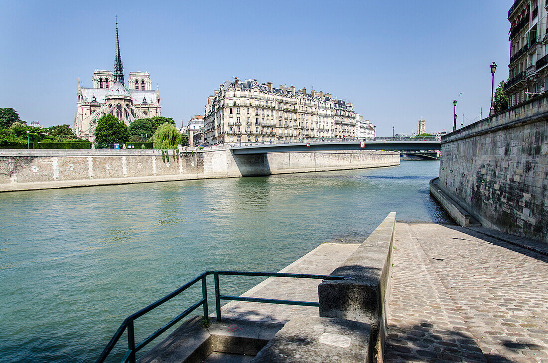 France, Paris 4th district, Cité Island seen from Saint-Louis Island