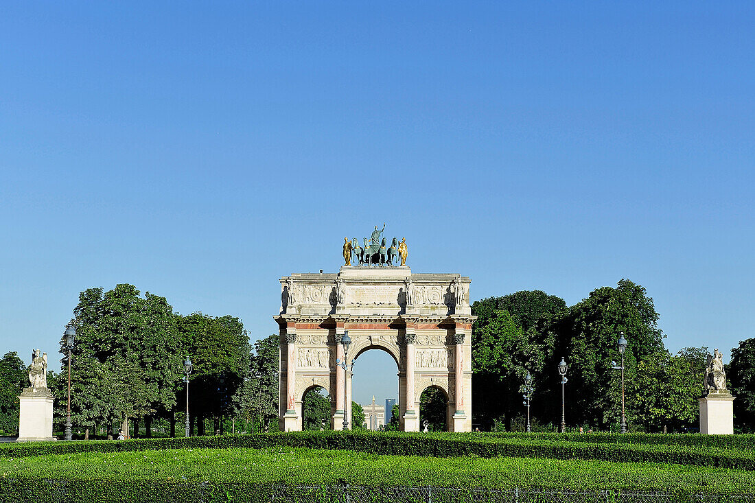 France, Paris, 1st district, Garden of the Tuileries, the Arc de Triomphe of the Carrousel