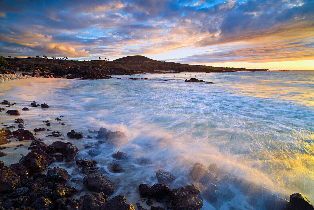 'Kua Bay Beach park at sunset; Big Island, Hawaii, United States of America'