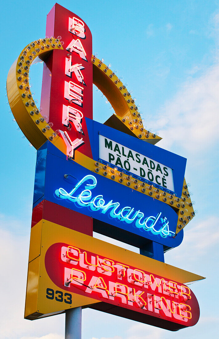 'Leonard's Bakery on the island of Oahu, famous for their malasada pastries; Oahu, Hawaii, United States of America'