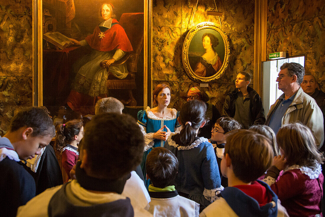 Entertainment for children with the little ambassadors, tour of the chateau de maintenon in period costumes, eure-et-loir (28), france