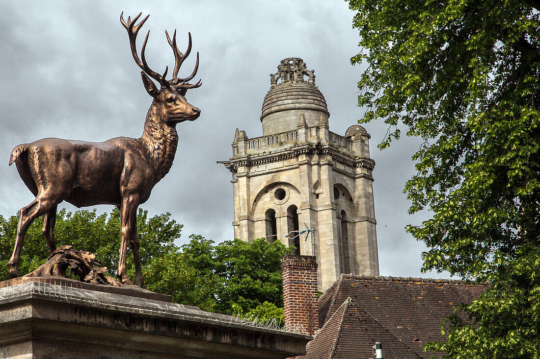 Roundabout of the cerf (stag) on the square place du chalet and renaissance bell tower of the old saint pierre church, senlis, oise (60), france