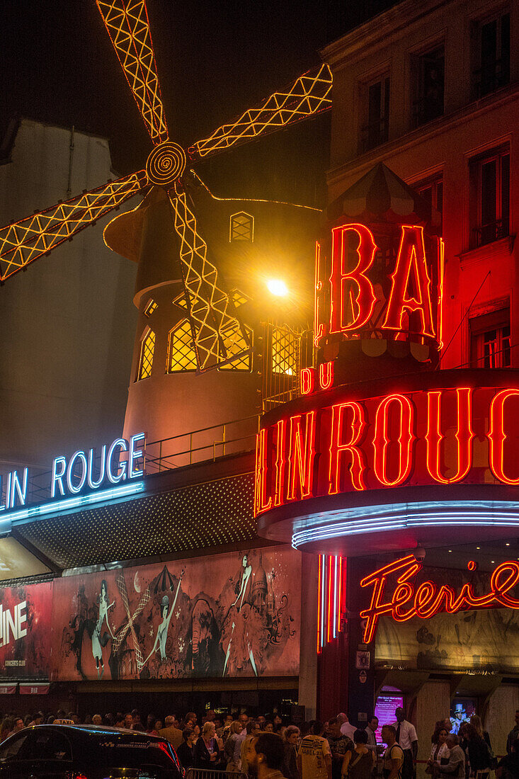 Moulin rouge, night ambiance, place blanche, boulevard de clichy, paris (75), france