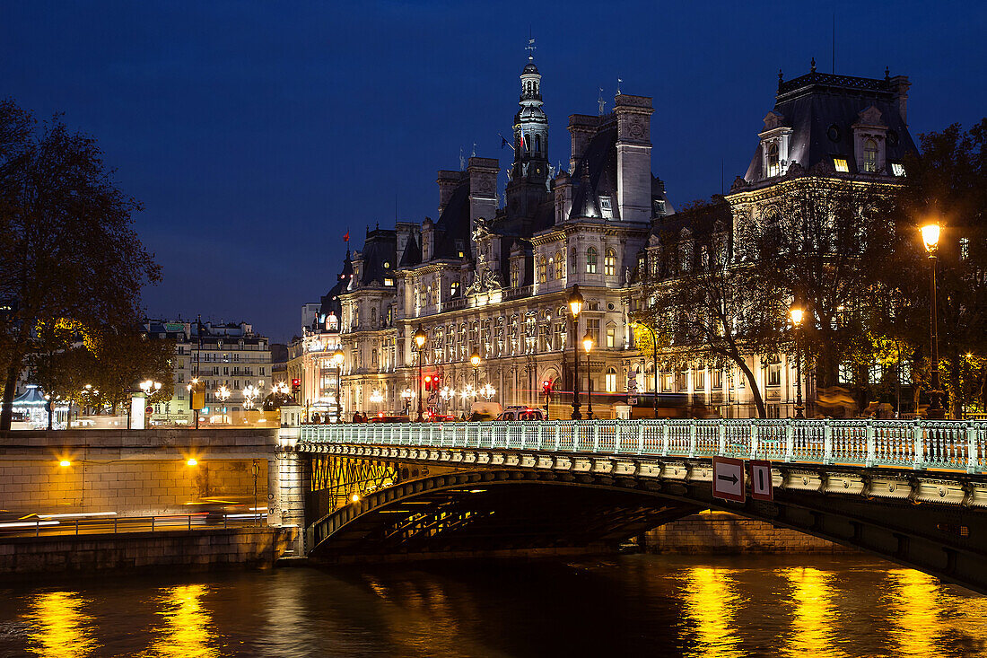 Paris at night, hotel de ville (city hall), mayor's office, 4th arrondissement, paris, france
