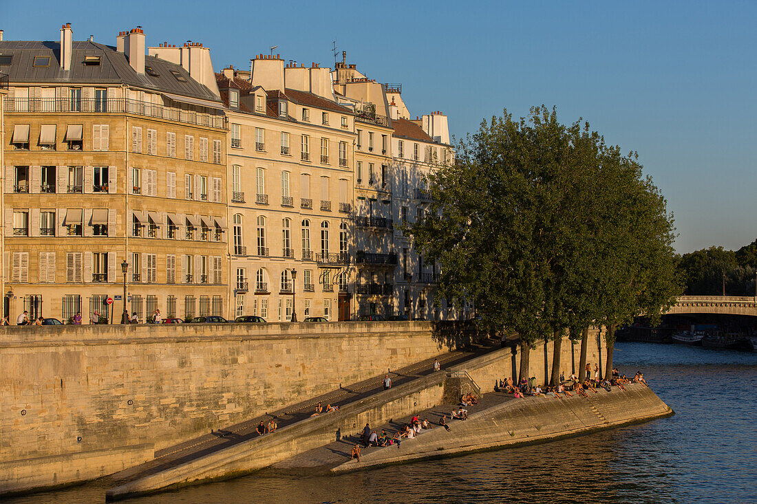 The quai d'orleans is a road that runs alongside the seine on ile saint-louis and for the parisians is a place for strolling and relaxing, 4th arrondissement, paris (75), france