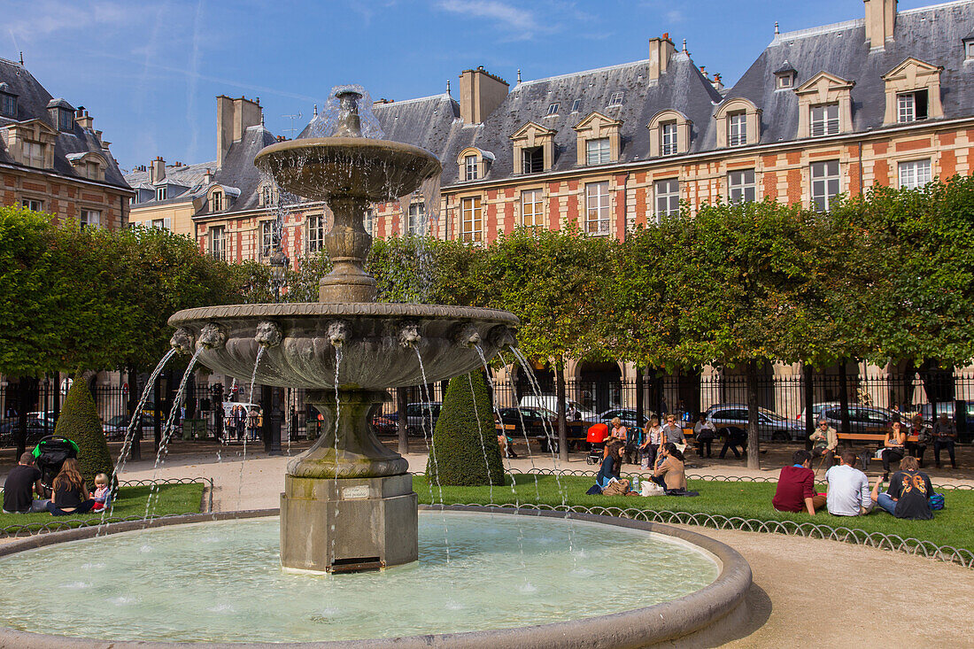 The place des vosges is situated in the marais quarter between the 3rd and 4th arrondissements, it is the oldest square in paris, its fountains are fed by the ourcq, paris (75), ile-de-france, france