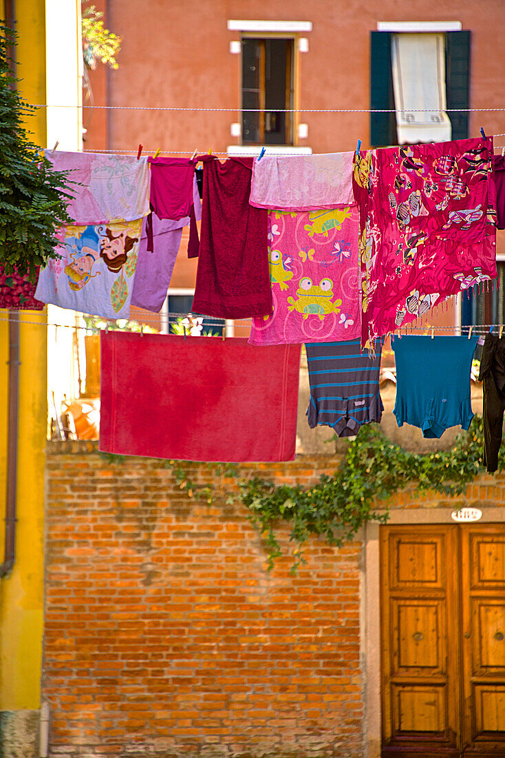 Washing day, laundry drying, Castello, Venice, UNESCO World Heritage Site, Veneto, Italy, Europe