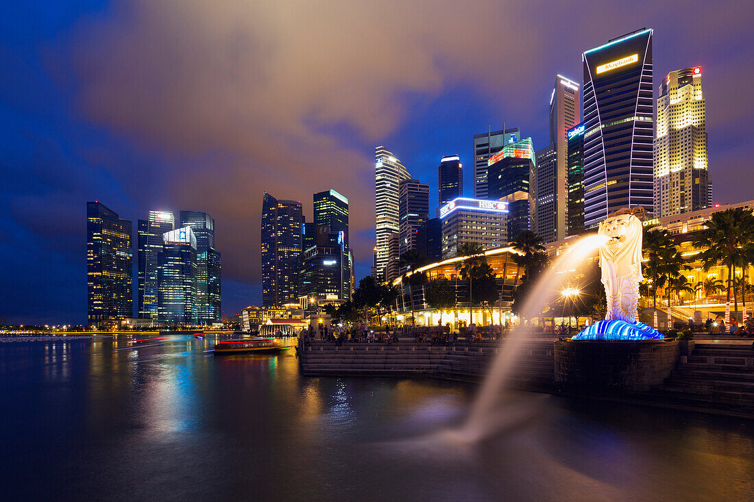 Merlion and Marina Bay downtown buildings, Singapore, Southeast Asia, Asia