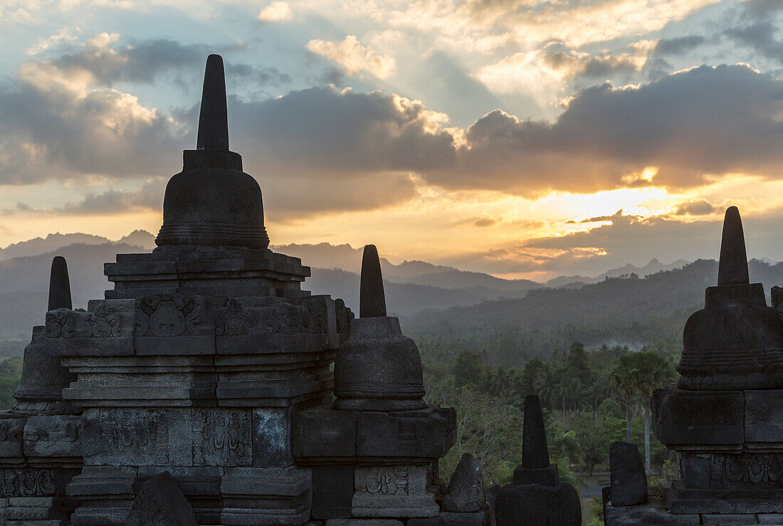 Borobudur Buddhist Temple, UNESCO World Heritage Site, Java, Indonesia, Southeast Asia, Asia