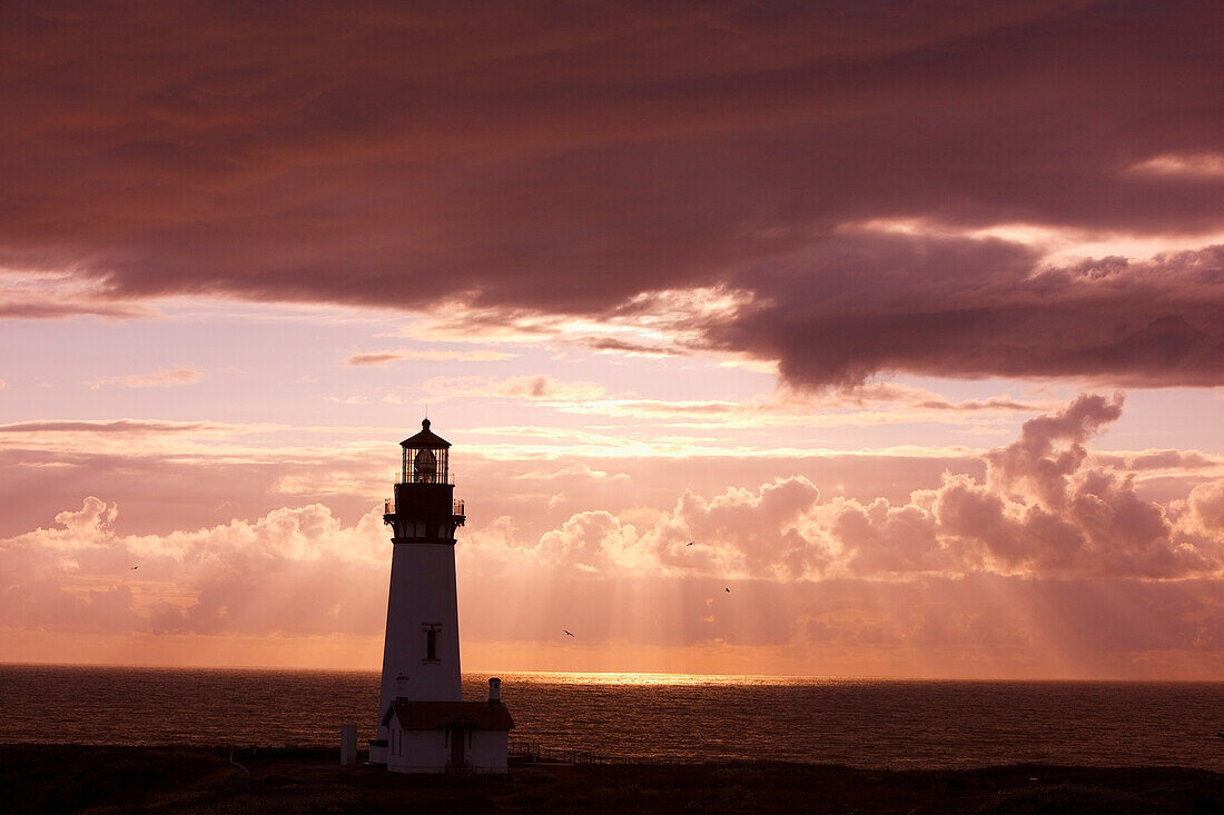 'Oregon, United States Of America; Sunset Over Yaquina Head Lighthouse On The Oregon Coast'