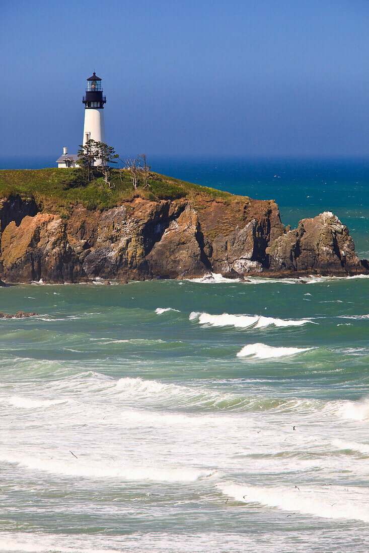 'Oregon, United States Of America; Yaquina Head Lighthouse On The Oregon Coast'