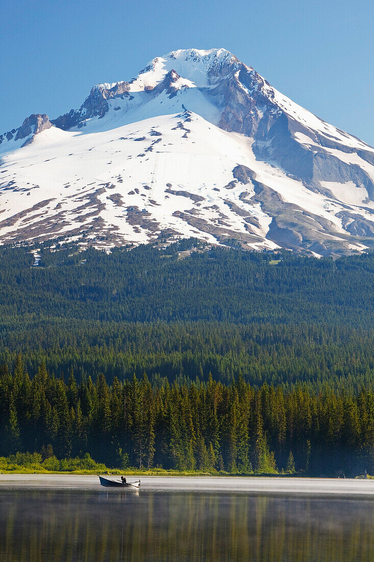 'Boating In Trillium Lake With Mount Hood In The Background In The Oregon Cascades; Oregon, United States Of America'