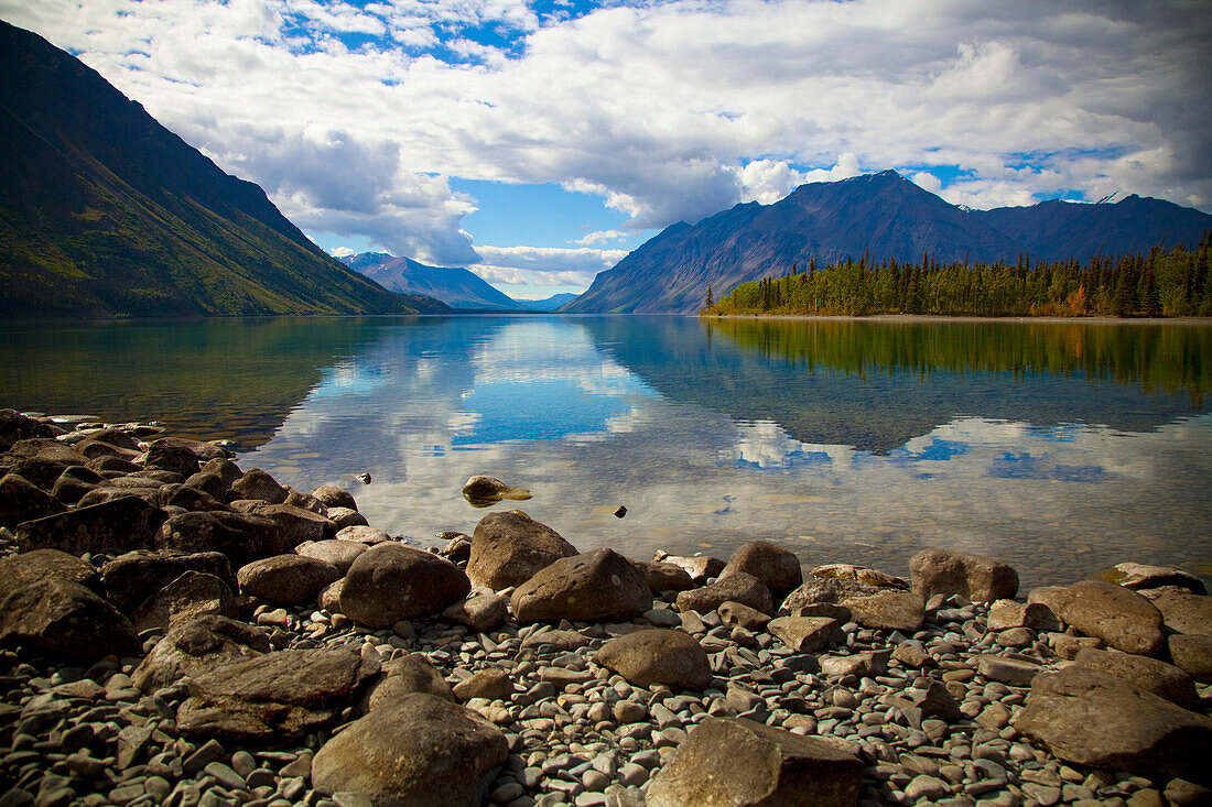 'Kathleen Lake In Kluane National Park And Reserve In The Yukon Wilderness; Haines Junction, Yukon Territory, Canada'