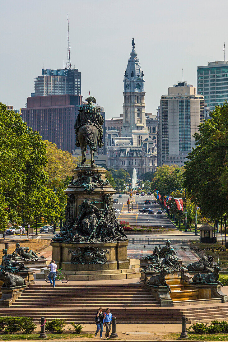 USA, Pennsylvania, Philadelphia City, Benjamin Franklin Ave. and City Hall Tower