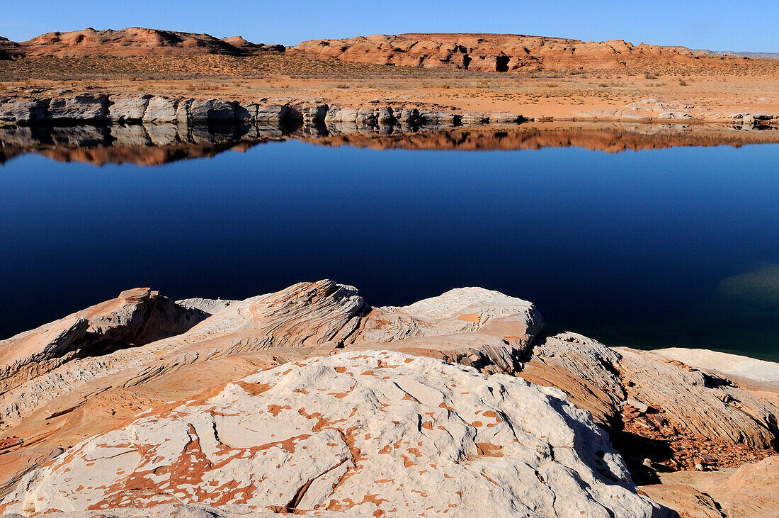 POWELL LAKE AT ANTELOPE POINT, GLEN CANYON NATIONAL RECREATION AERA, ARIZONA, USA