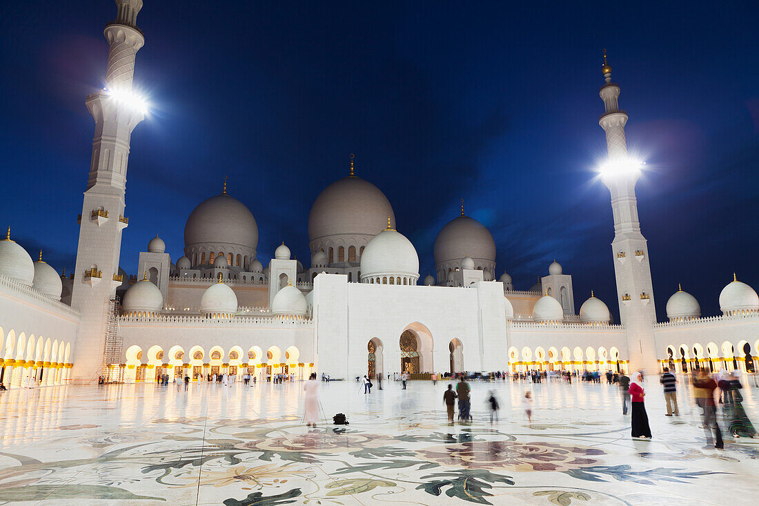 'Sheikh Zayed Grand Mosque at night; Abu Dhabi, United Arab Emirates'