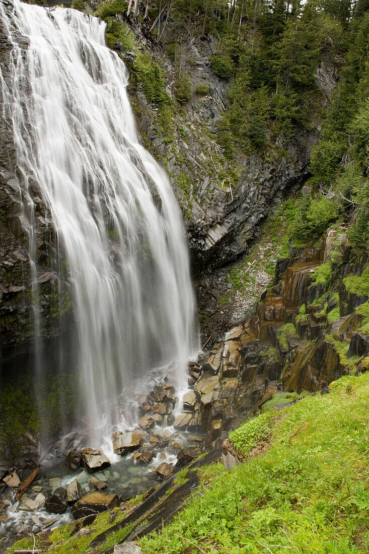 Narada Falls, Mount Rainier National Park, Washington, Usa