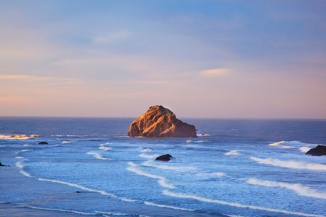 'Rock formations at low tide on bandon beach at sunset;Oregon united states of america'