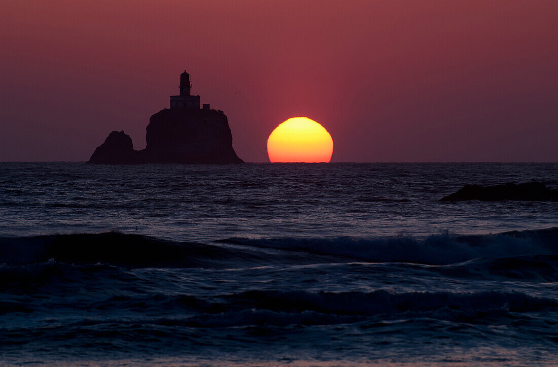 'The sunset at Tillamook Rock Lighthouse; Cannon Beach, Oregon, United States of America'