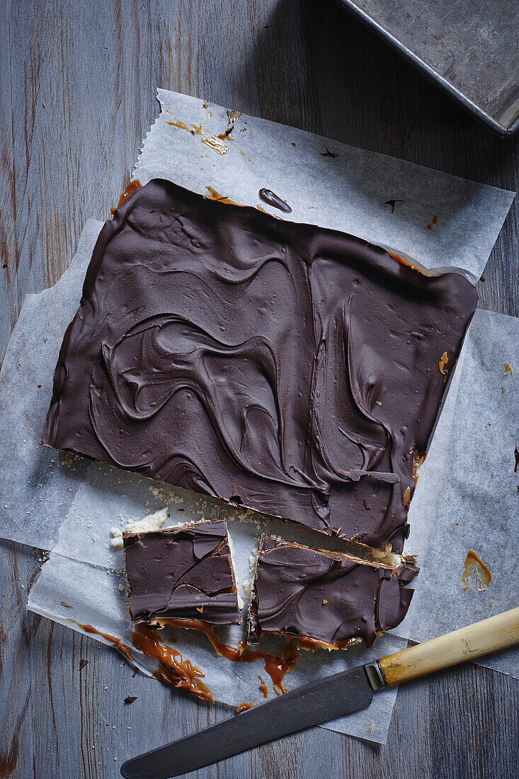 Chocolate shortbread millionaire bars