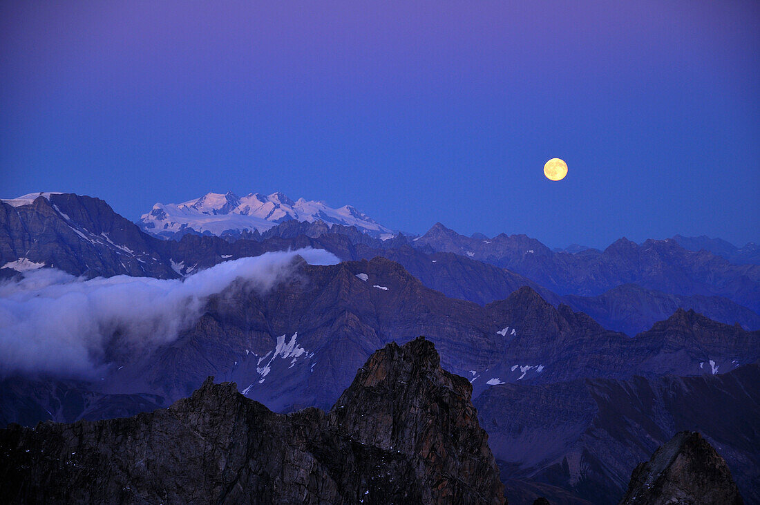 Mondaufgang über der Monte Rosa Gruppe, Rifugio Turino, Mont Blanc-Gruppe, Frankreich