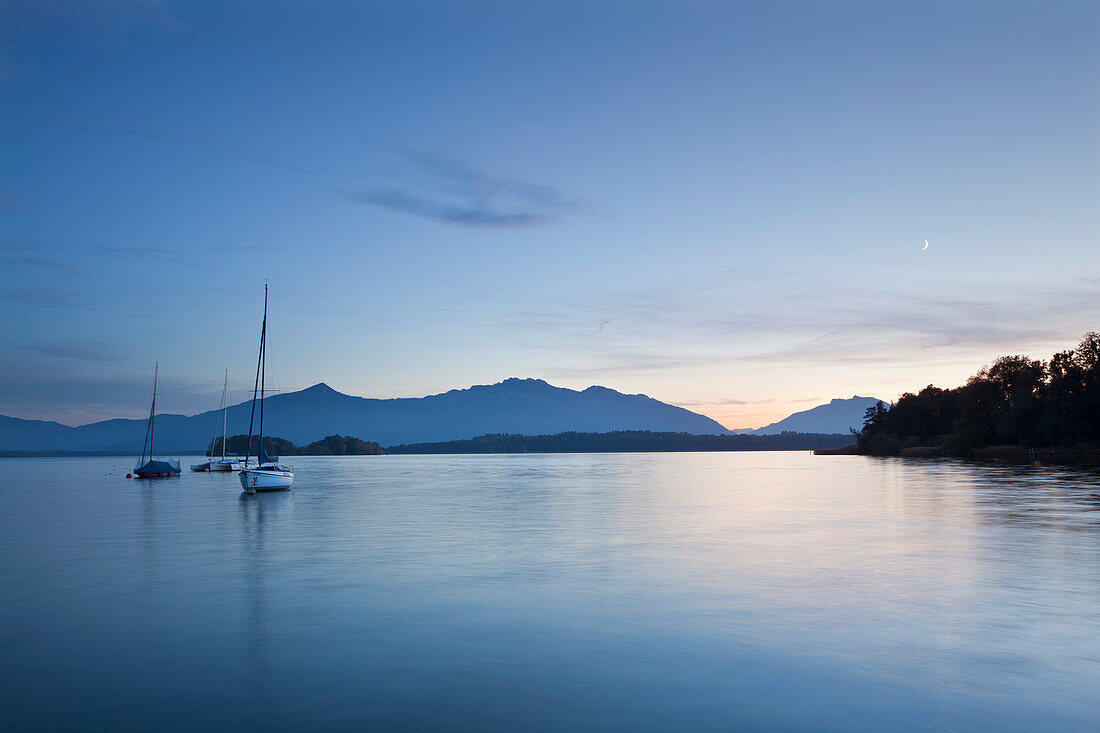 Abendstimmung am Chiemsee, bei Gstadt, Chiemsee, Chiemgau, Bayern, Deutschland