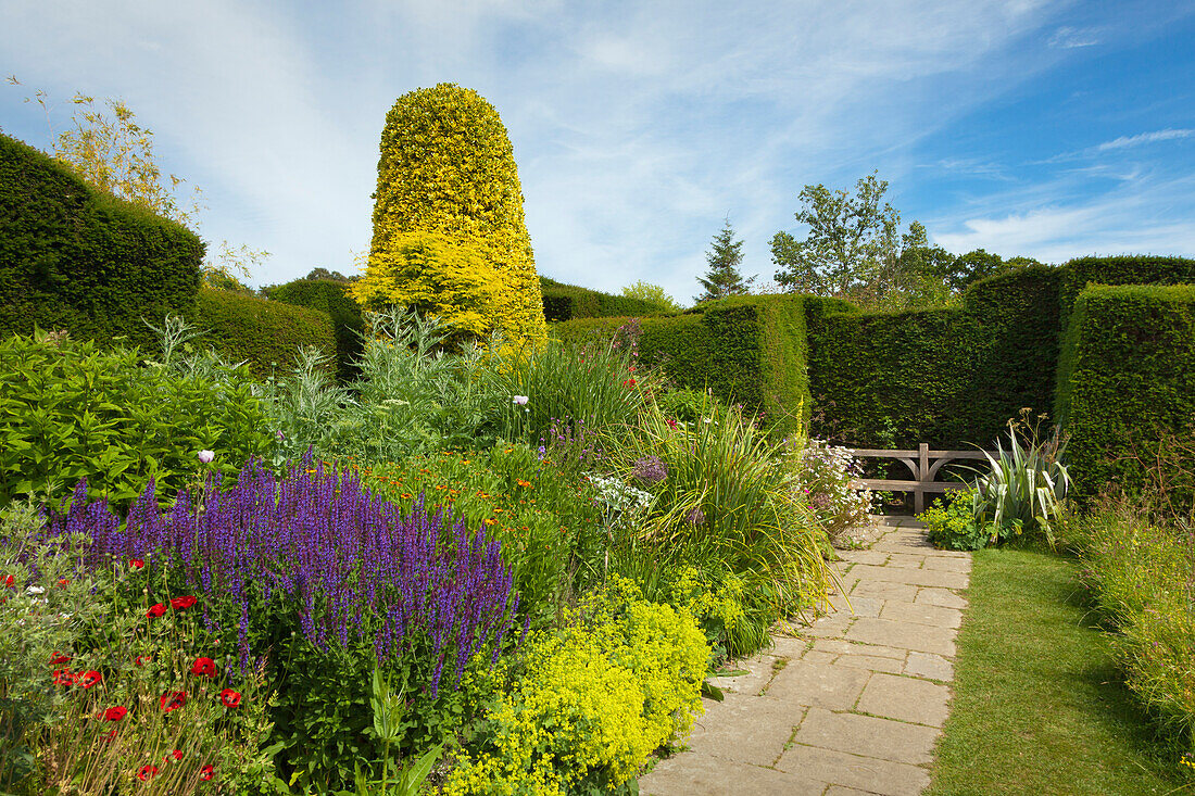 Long Border, Great Dixter Gardens, Northiam, East Sussex, Großbritannien