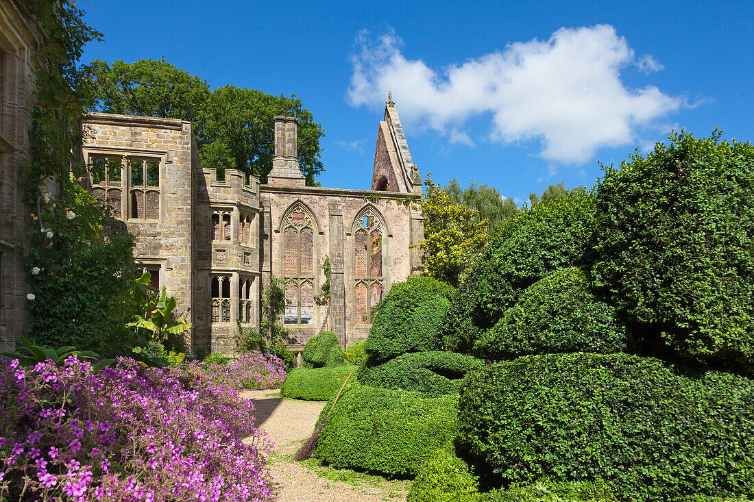 Ruine des Herrenhauses, Nymans Garden, Handcross, West Sussex, Großbritannien