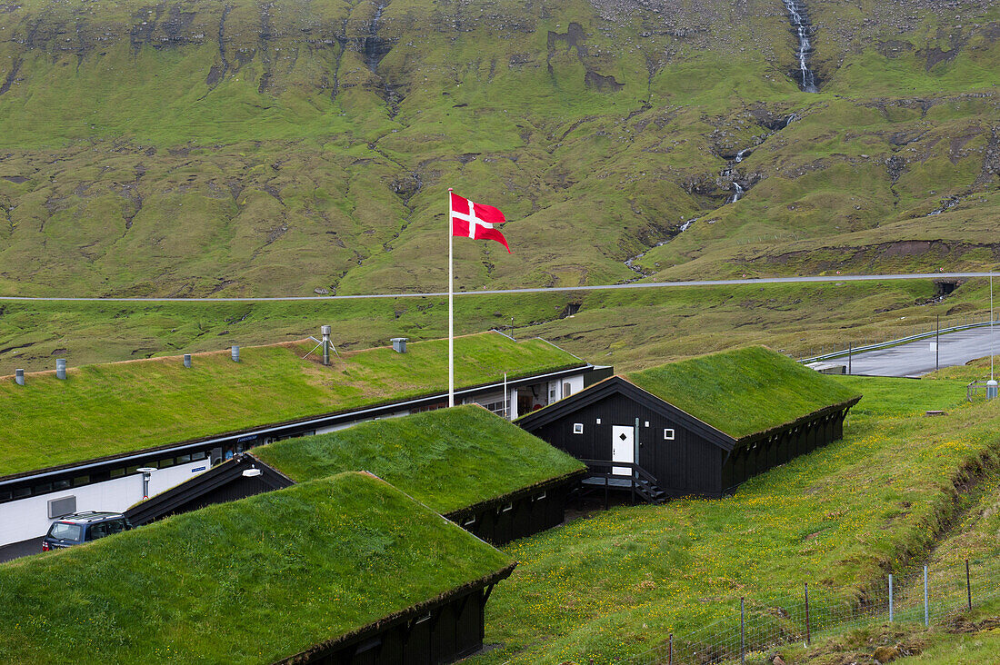 Grasbewachsene Häuser, nahe Akureyri, Nordurland Eystra, Island