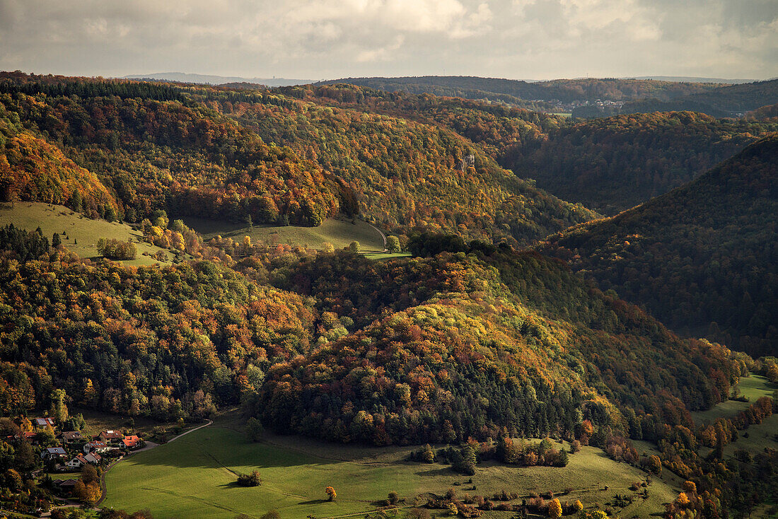 Ausblick vom Schönbergturm, Pfullingen bei Reutlingen, Schwäbische Alb, Baden-Württemberg, Deutschland