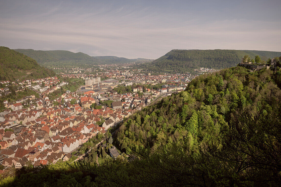 Blick von Helfenstein Ruine auf Geislingen, Schwäbische Alb, Baden-Württemberg, Deutschland