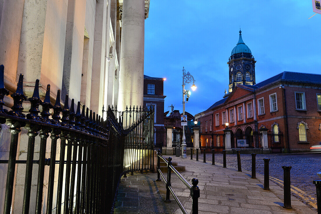 Dublin Castle und City Hall im Abendlicht, Dublin, Irland