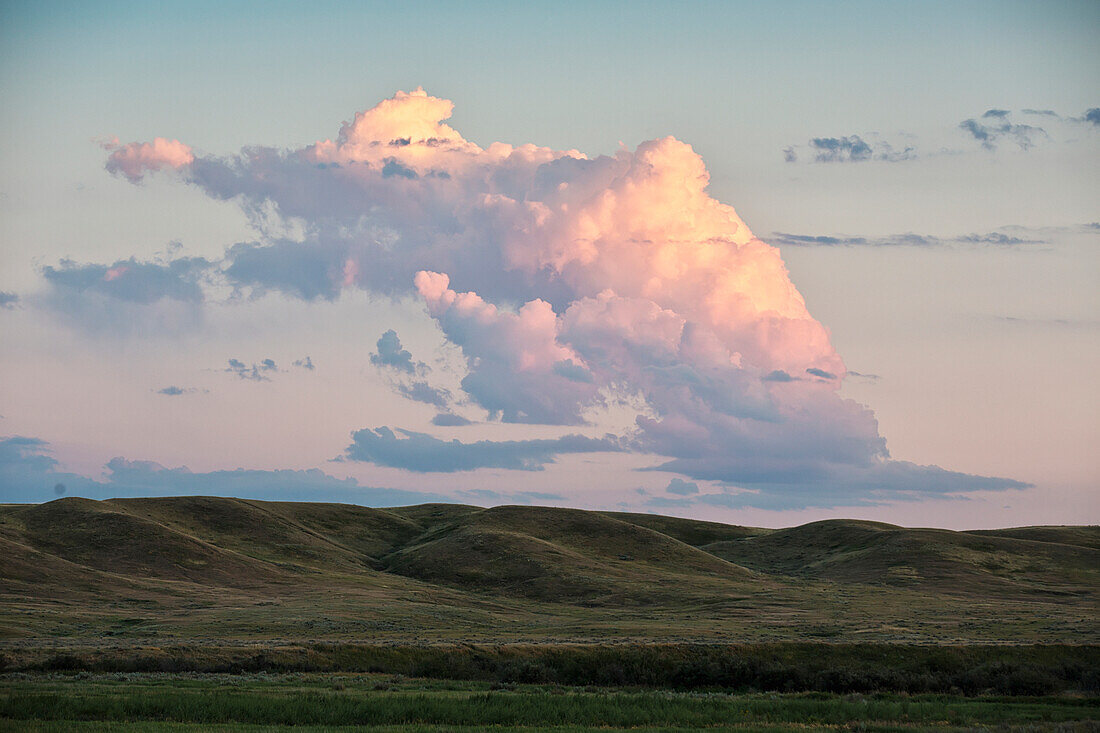 'Small cumulonimbus cloud over grasslands national park;Saskatchewan canada'