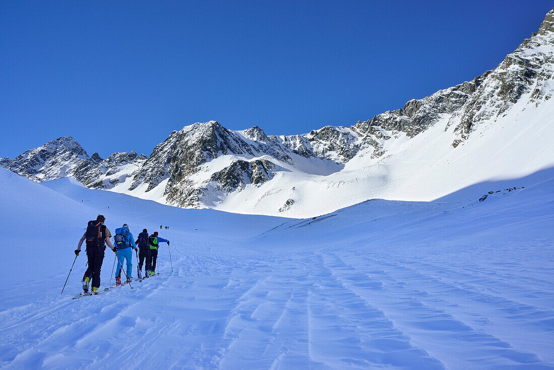 Back-country skiers ascending to Laengentaler Weisserkogel, Sellrain, Stubai Alps, Tyrol, Austria