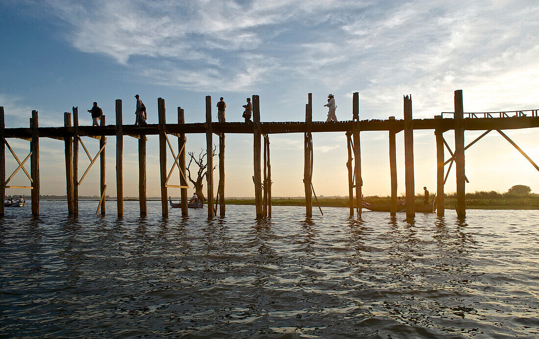 U Bein Brücke, 1,2km lange Holzbrücke, Amarapura bei Mandalay, Myanmar, Burma