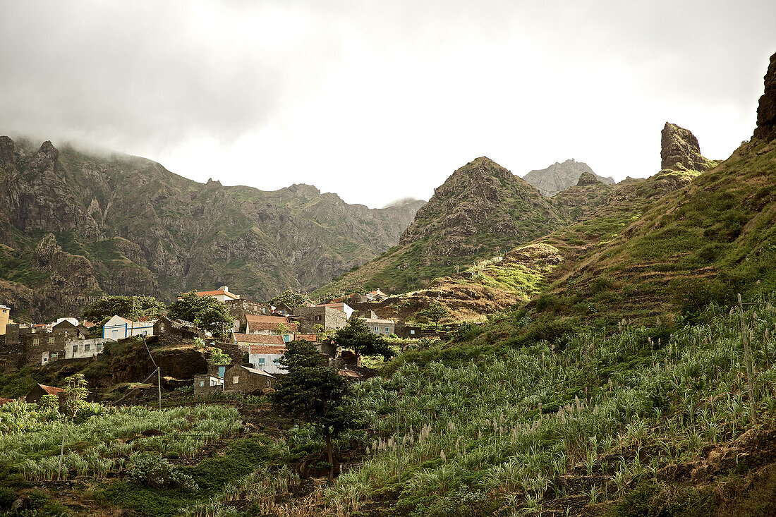 Blick auf ein Bergdorf, Praia, Santiago, Kap Verde