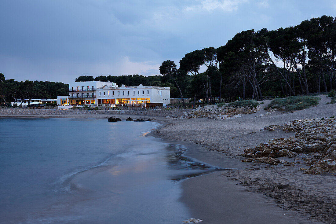 Hostal Spa Empuries at night, Platja del Portitxol, Girona, Costa Brava, Spain