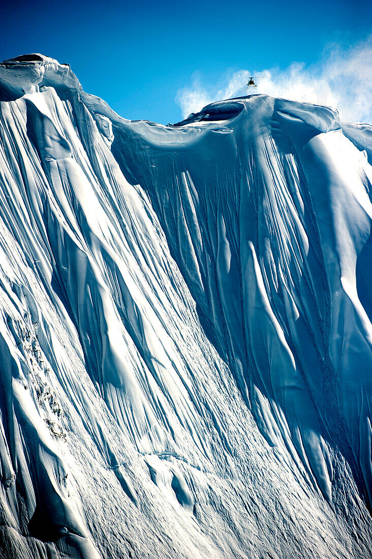 Helikopter am Berggipfel, Chugach Powder Guides, Girdwood, Alaska, USA