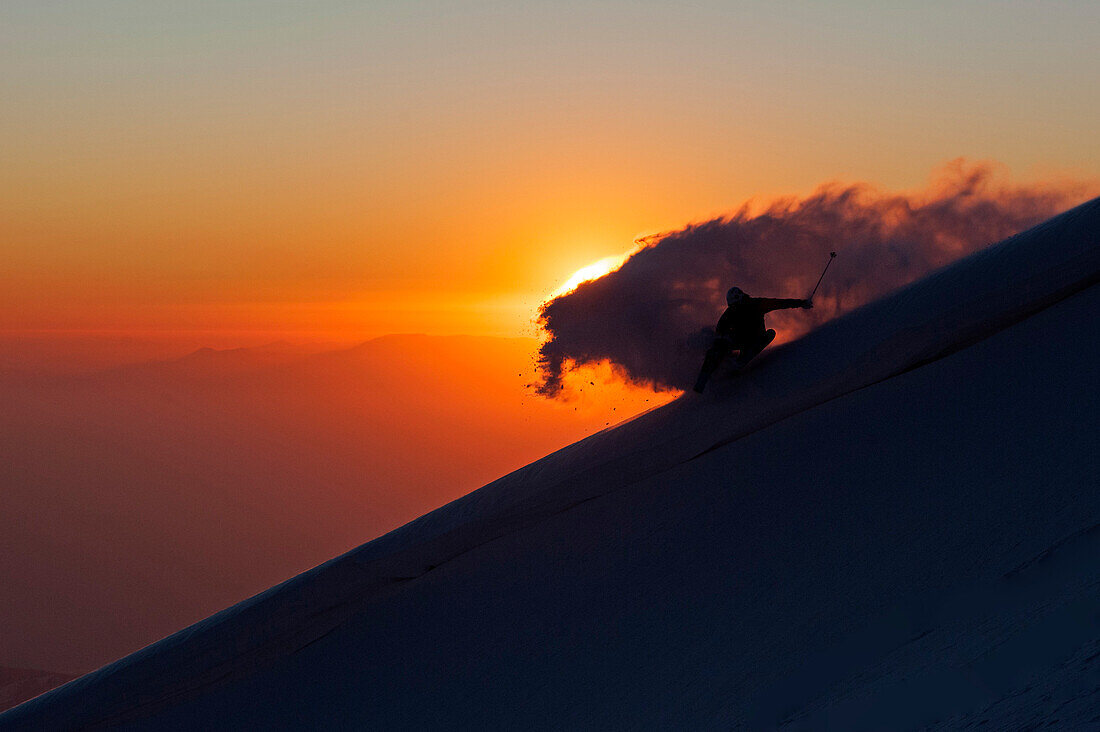 Skifahrer im Tiefschnee, La Parva, Chile