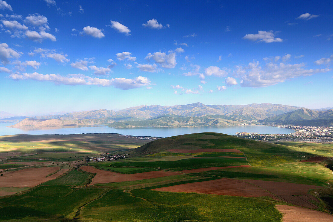 Blick auf Tatvan am Van See, Kurdengebiet, Ost-Anatolien, Osttürkei, Türkei