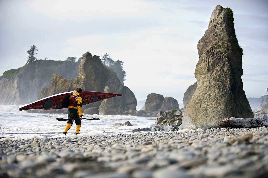 Nick Blakey with a Wilderness Systems Tempest kayak on Ruby Beach, Olympic National Park, Washington, USA, 7 October 2008.