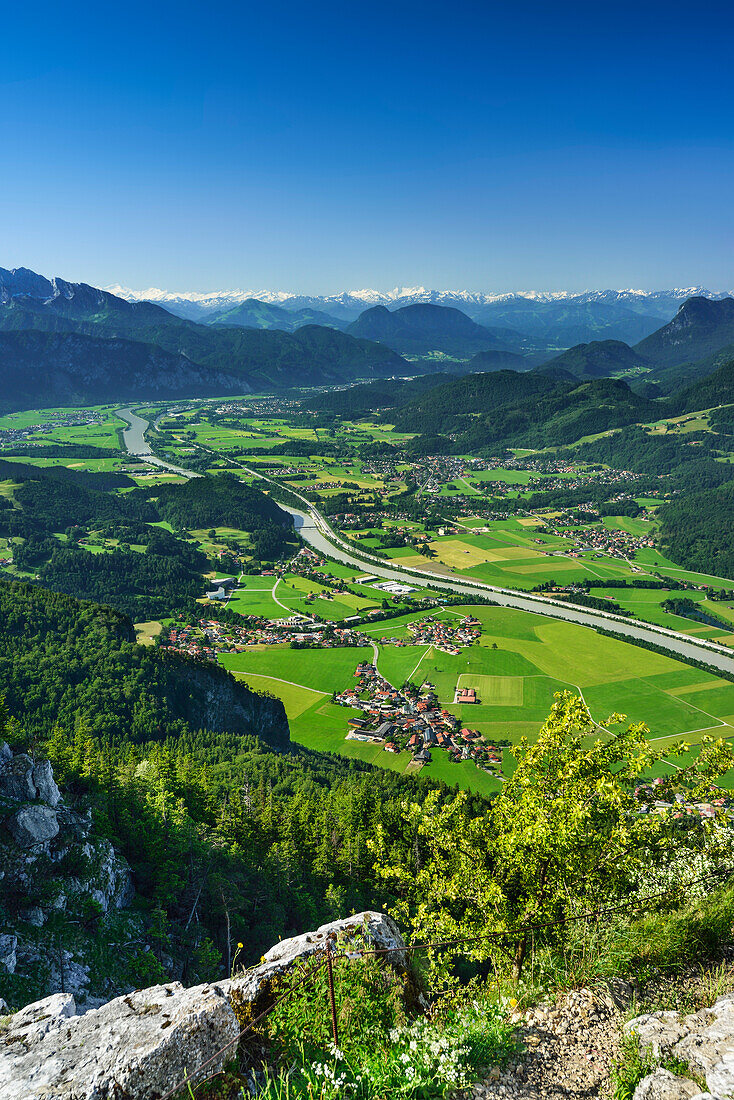 Blick vom Kranzhorn über Inntal auf Kaisergebirge, Zillertaler Alpen und Pendling, Chiemgauer Alpen, Tirol, Österreich