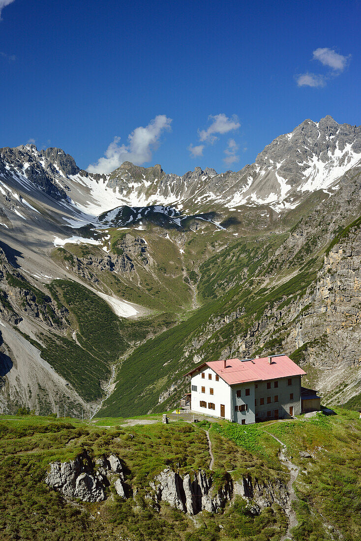 Steinseehütte mit Lechtaler Alpen, Tirol, Österreich