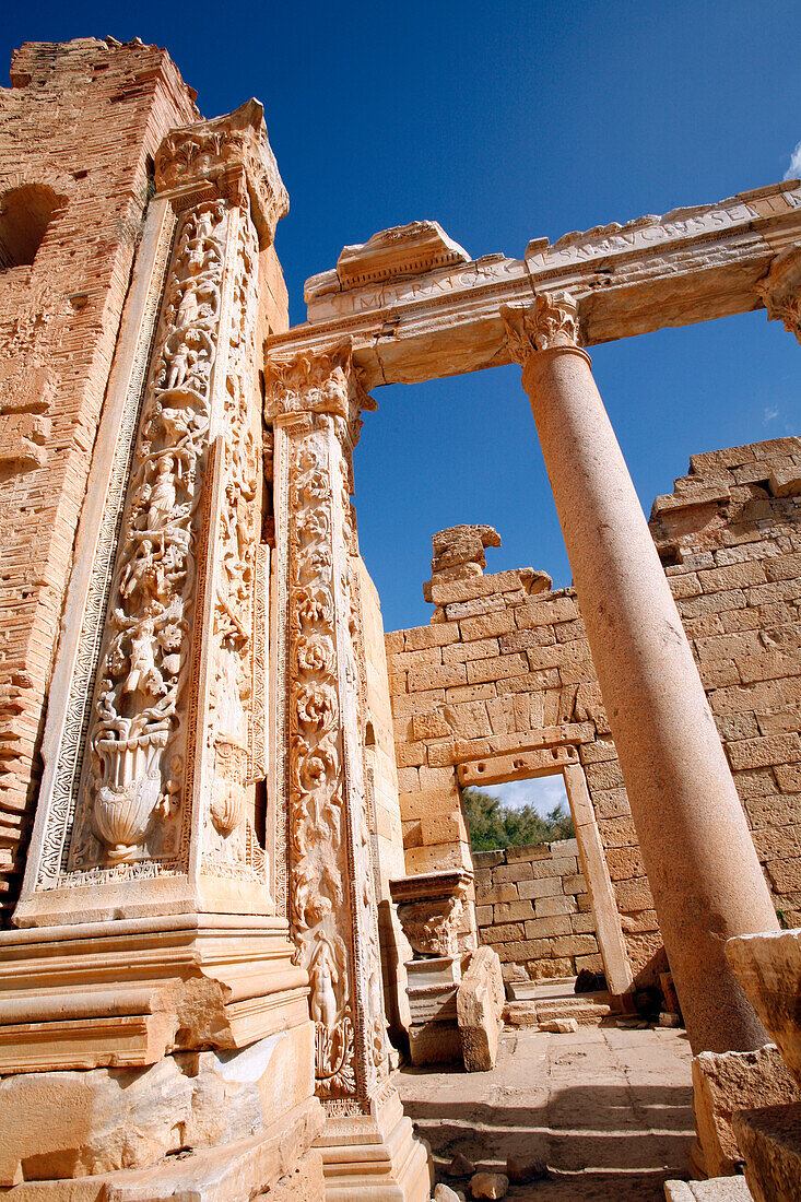 Detail von Säulen in den Ruinen von Leptis Magna, nahe Khoms, Tripolitanien, Libyen, Afrika