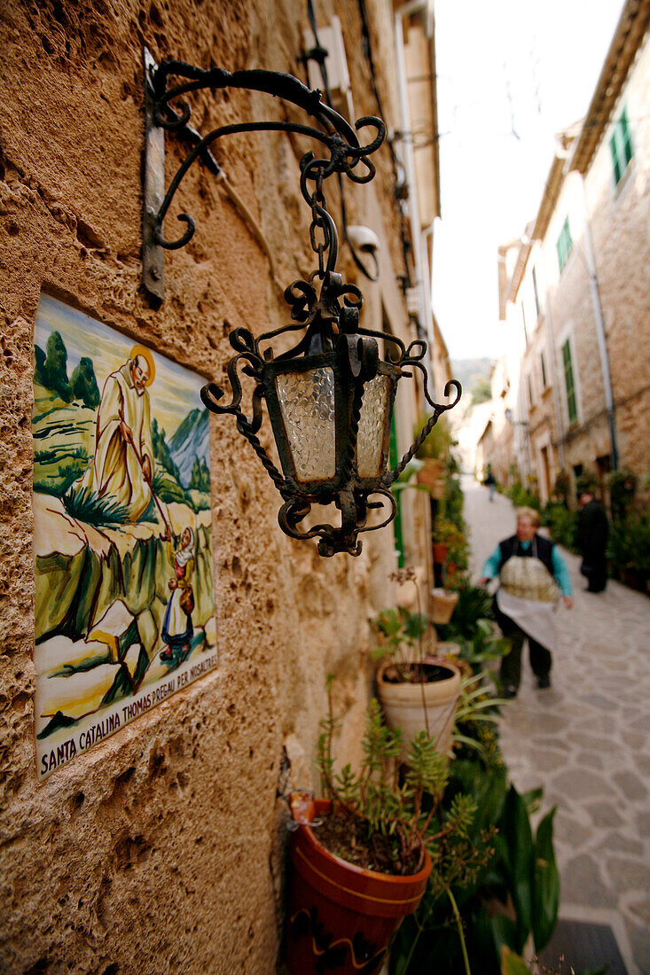 Lamp and Santa Catalina tile on house in alley, Valldemossa, Mallorca, Balearic Islands, Spain, Europe