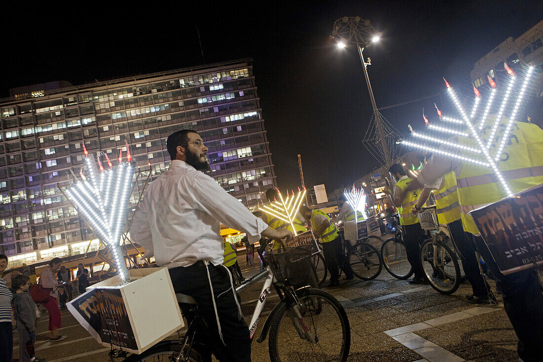 Hanukkah Feierlichkeiten, Fahrräder auf Rabin Platz, Tel-Aviv, Israel, Naher Osten, Asien