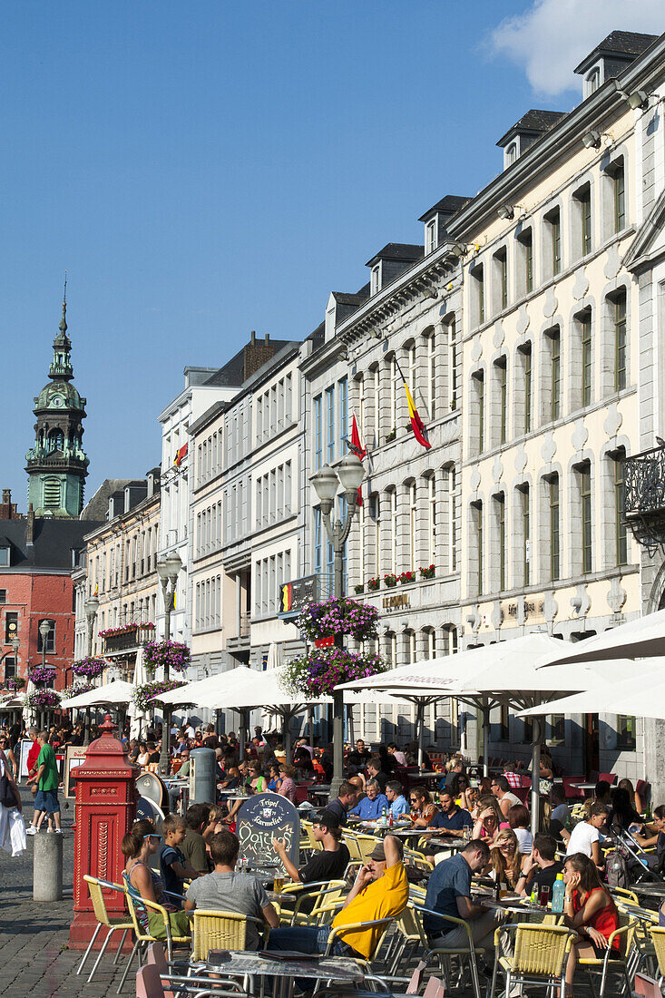 Restaurants und Cafés auf Grand Place, Mons, Hennegau, Wallonie, Belgien, Europa