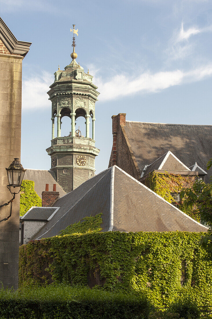 Rathausturm, Jardin du Mayeur, Garten, Rathaus, Grand Place, Mons, Hennegau, Wallonie, Belgien, Europa