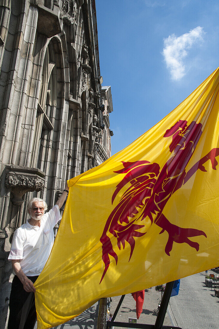 Flag of Hennegau, guild hall, Grand Place, Mons, Hennegau, Wallonie, Belgium, Europe