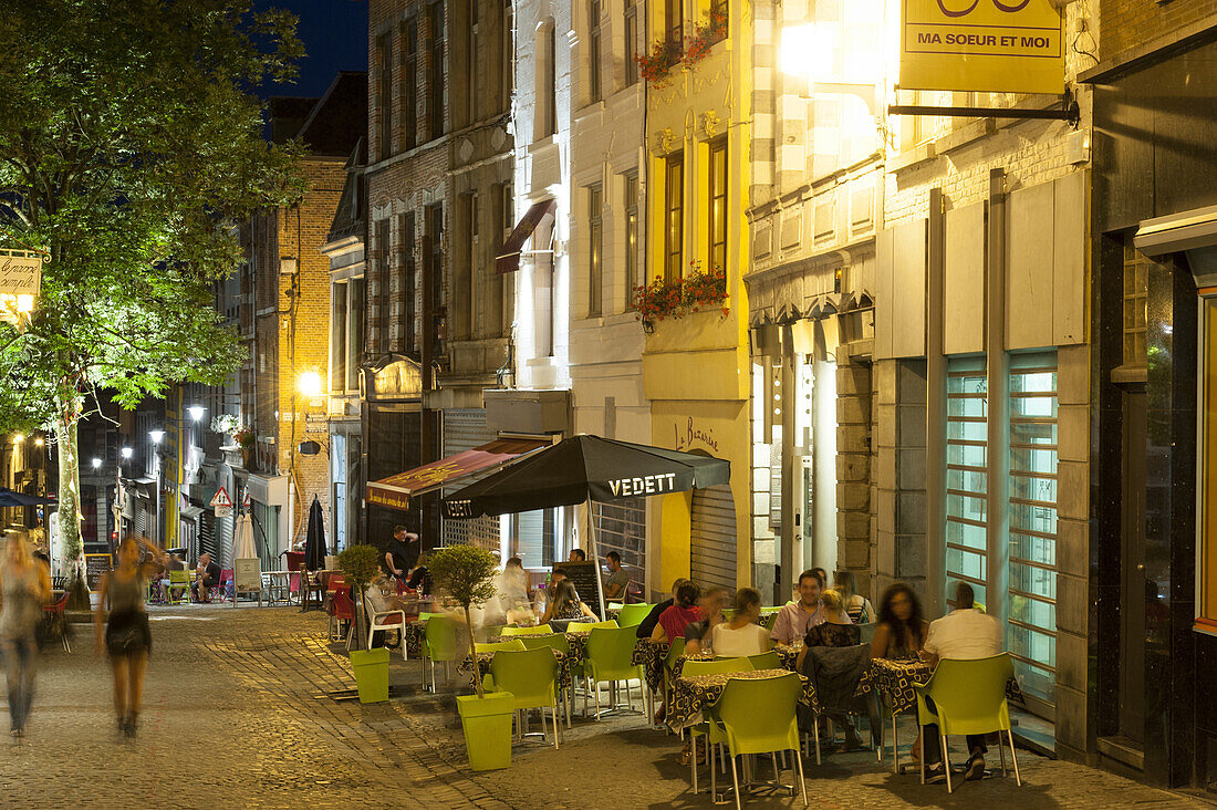 Restaurant in Rue de la Coupe at night, Mons, Hennegau, Wallonie, Belgium, Europe